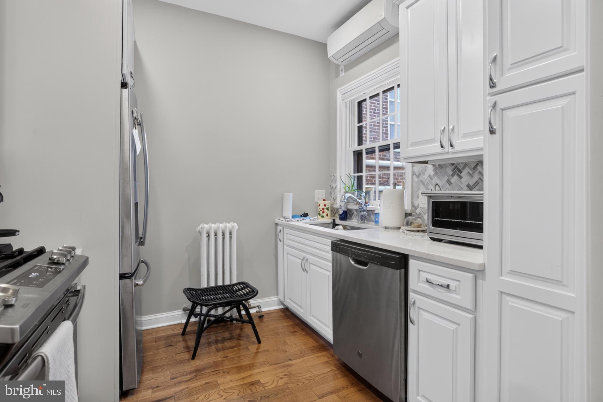 213 5th Street Southeast Washington, DC 20003 - Photo 4 of 31 Gallery Image 4