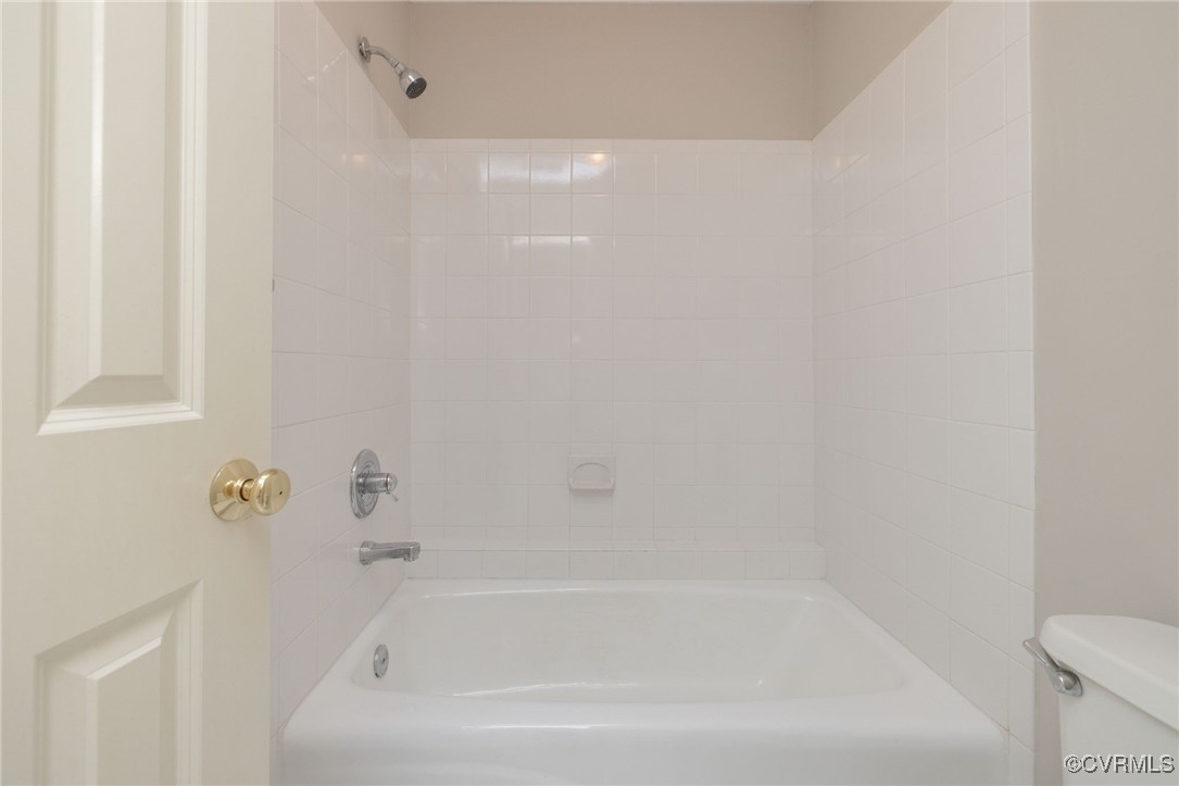 438 Ziontown Road Henrico, VA 23229 - Photo 20 of 32 Jack and Jill Bath/Shower