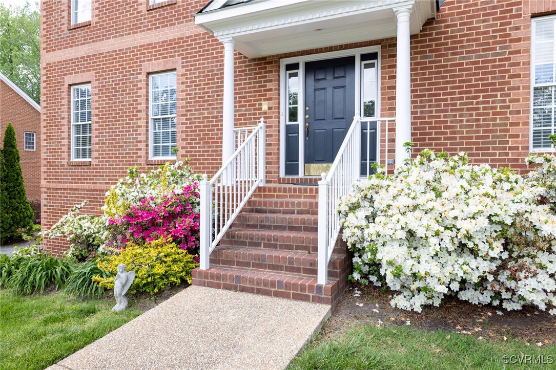 438 Ziontown Road Henrico, VA 23229 - Photo 2 of 32 Front Porch