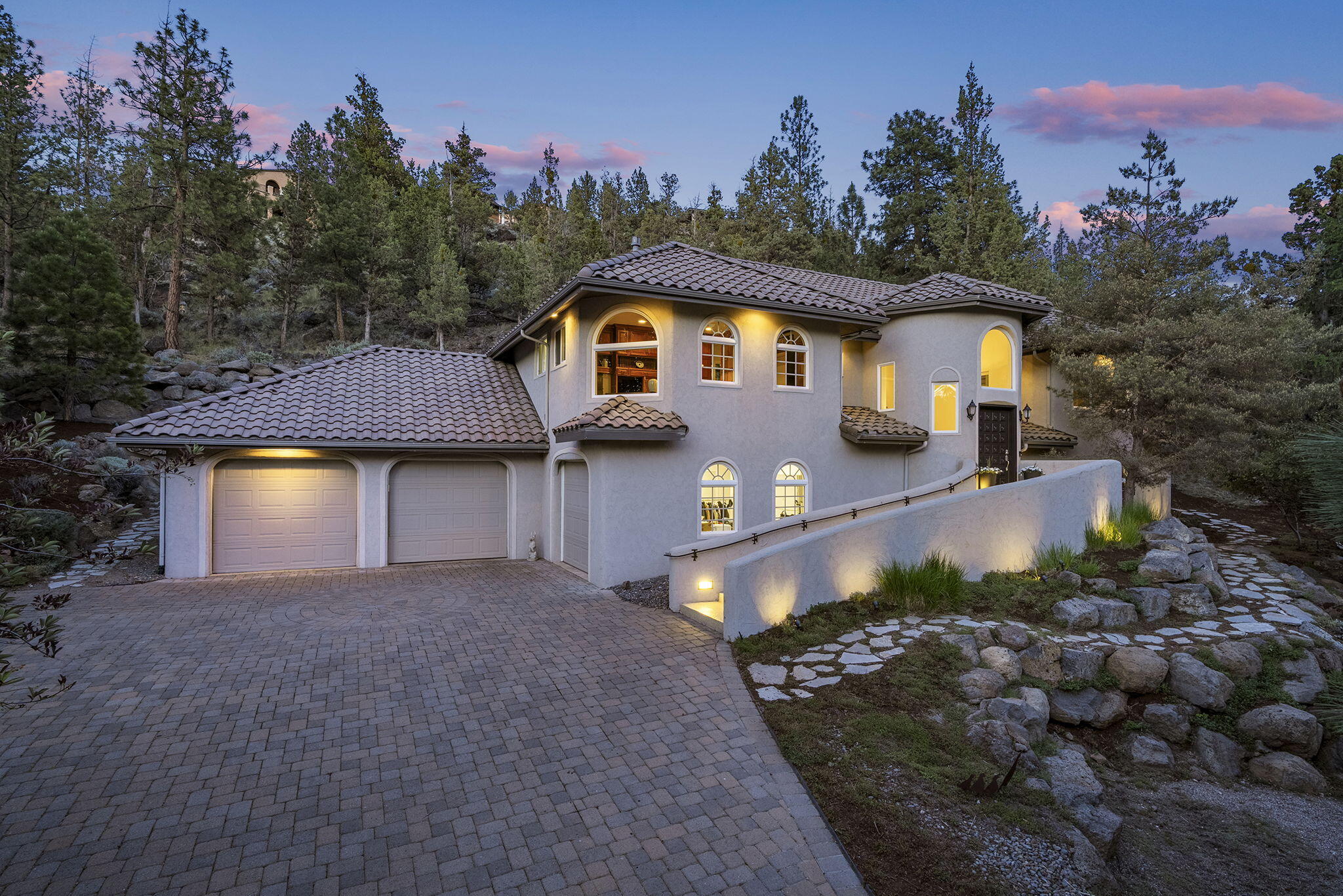 2279 Northwest Putnam Road Bend, OR 97703 - Photo 3 of 74 Gallery Image 3