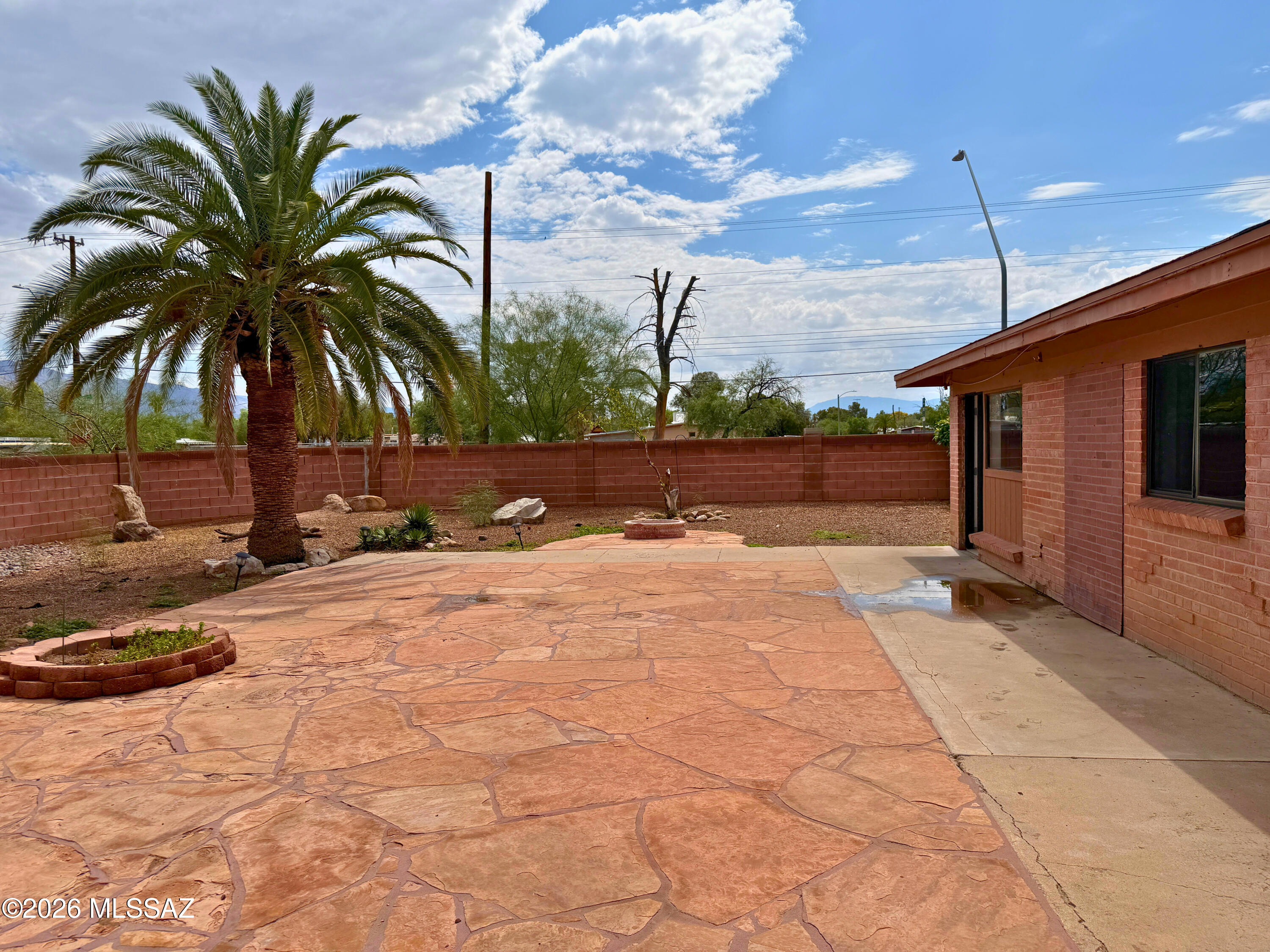 3383 North Flowing Wells Road Tucson, AZ 85705 - Photo 42 of 47 Front yard
