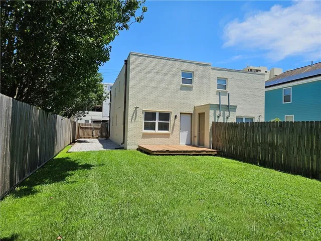 $675,000 | 346-48 West Robert E Lee Boulevard, New Orleans, LA 70124