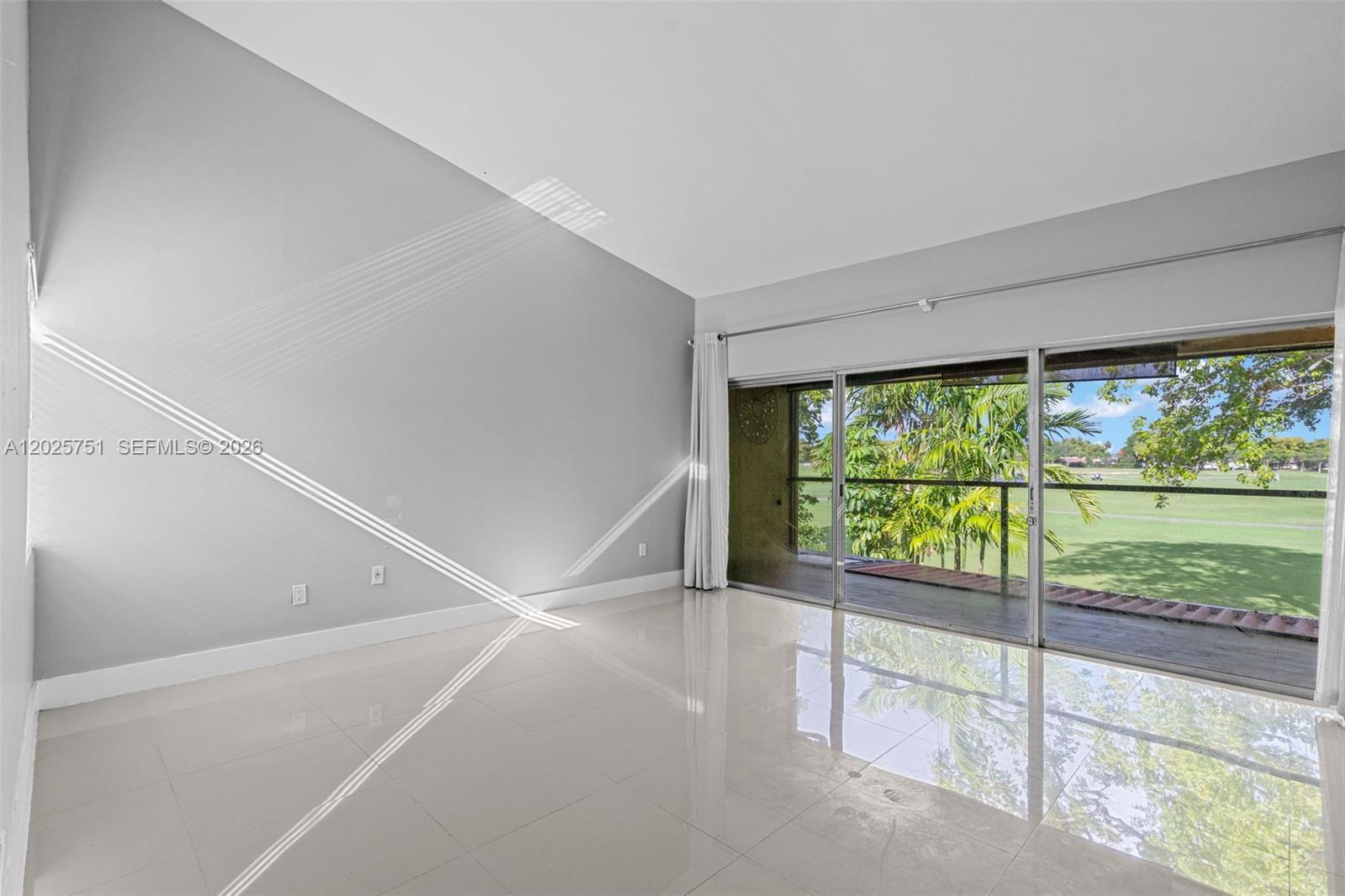 14357 Kendale Lakes Circle Miami, FL 33183 - Photo 4 of 67