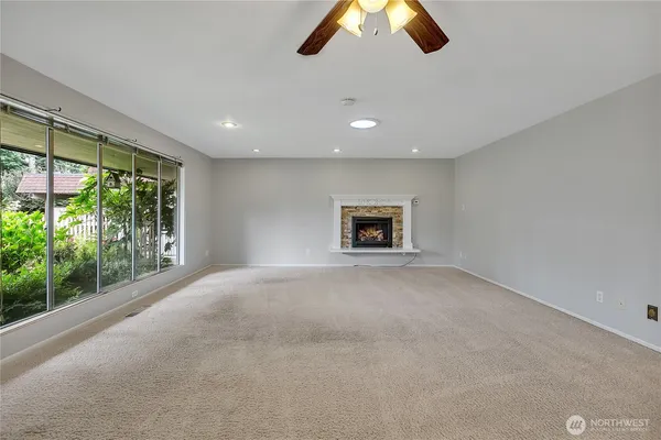a view of empty room with front door
