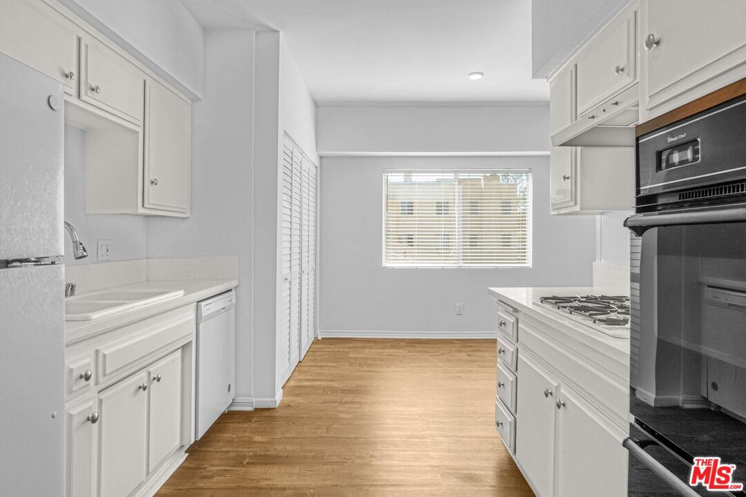 1677 Westholme Avenue Los Angeles, CA 90024 - Photo 20 of 43 a kitchen with stainless steel appliances a stove sink and cabinets