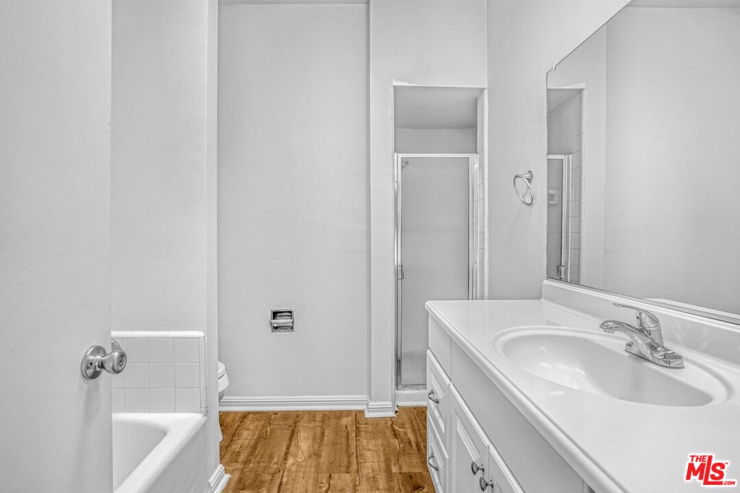 1677 Westholme Avenue Los Angeles, CA 90024 - Photo 30 of 43 a bathroom with a sink and a tub