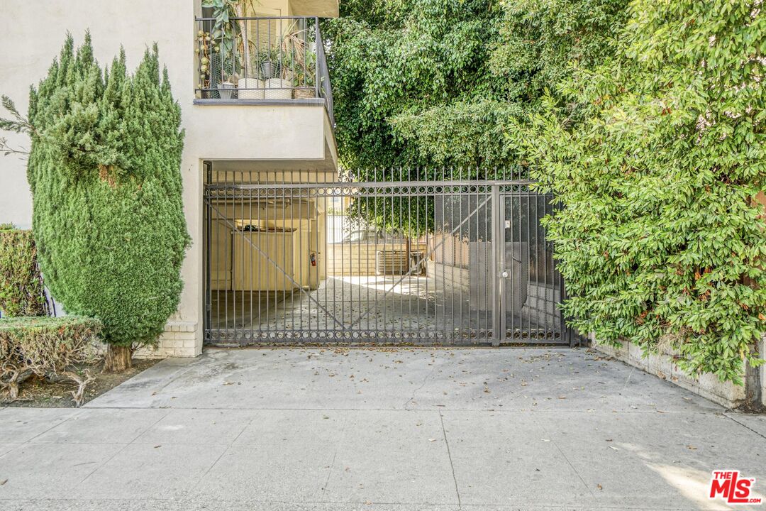 1677 Westholme Avenue Los Angeles, CA 90024 - Photo 37 of 43