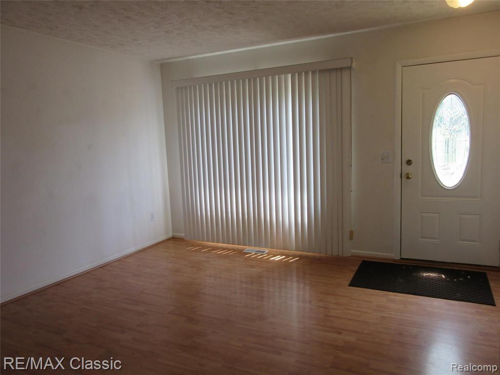 10415 Maple Road Hartland, MI 48353 - Photo 3 of 23