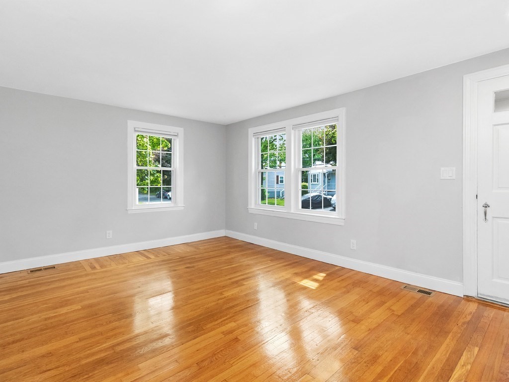 22 Grove Road Waltham, MA 02451 - Photo 10 of 41