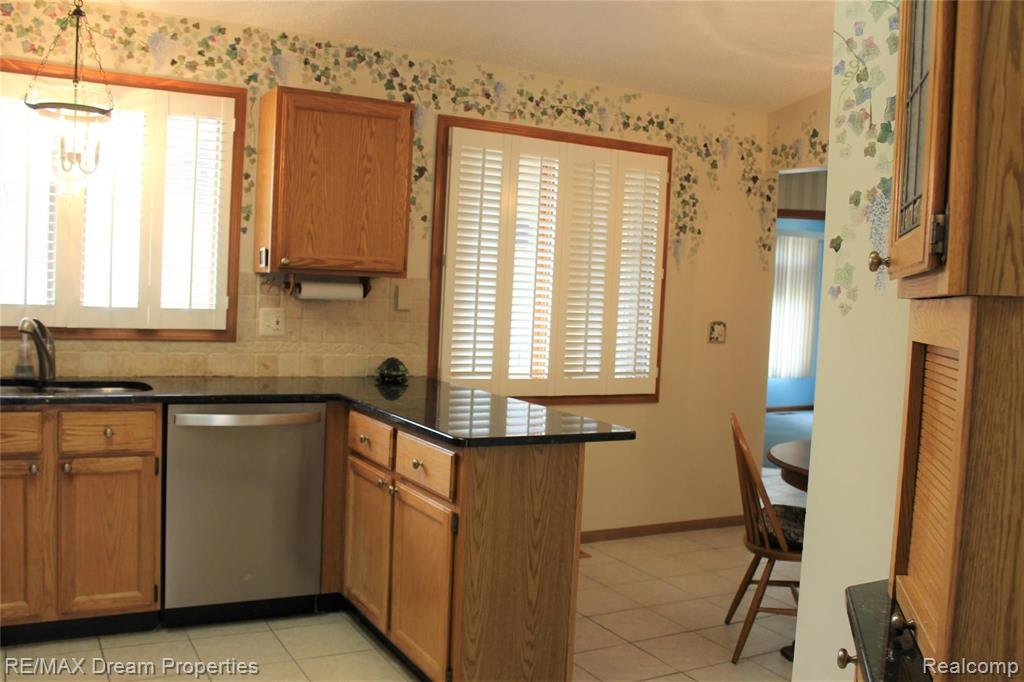 21975 River Ridge Trail Farmington Hills, MI 48335 - Photo 12 of 22