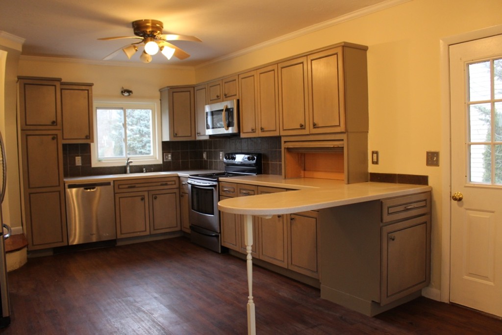 22 Lilian Road Framingham, MA 01701 - Photo 8 of 18 Gallery Image 8