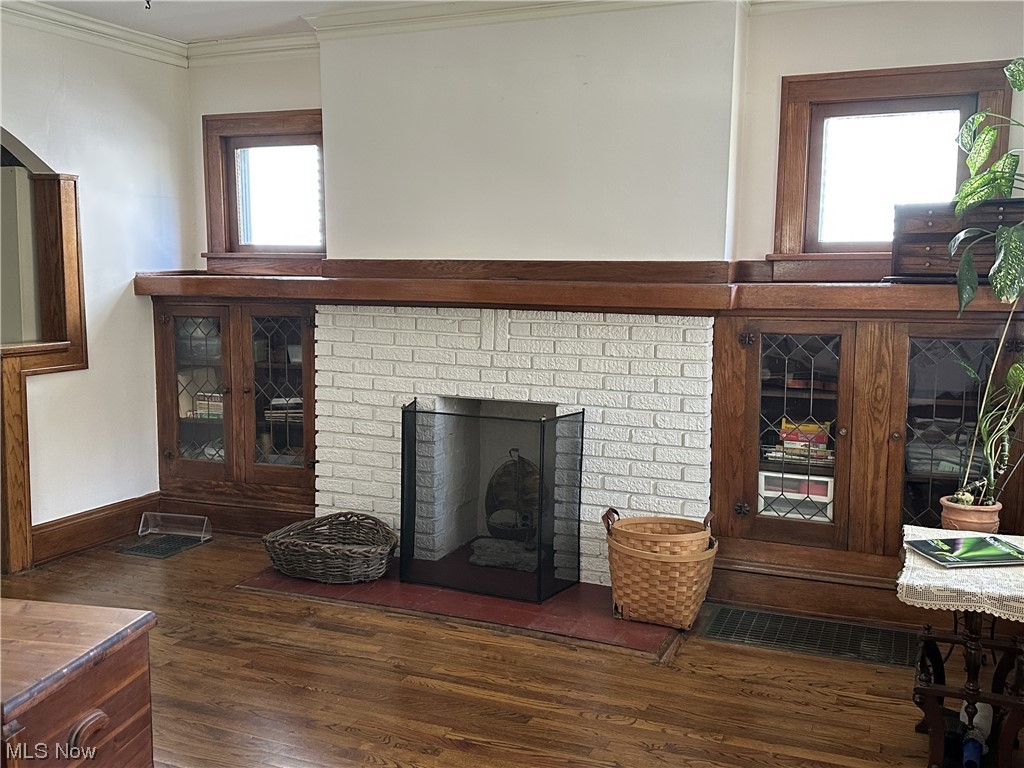 2012 Marlindale Road Cleveland Heights, OH 44118 - Photo 2 of 27 Beautiful Leaded Cabinets! Fireplace is decorative.