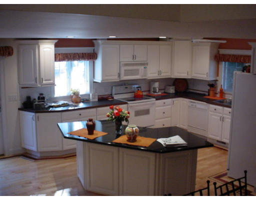 6 Thornton Road Waltham, MA 02453 - Photo 3 of 8