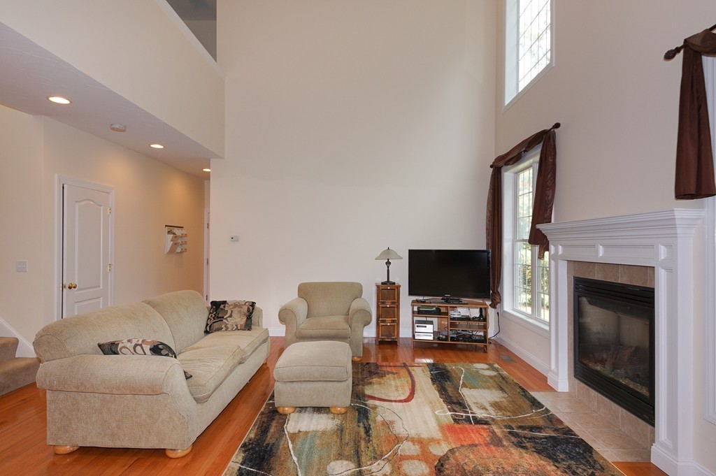 607 Old Farm Road Franklin, MA 02038 - Photo 3 of 23 Gallery Image 3