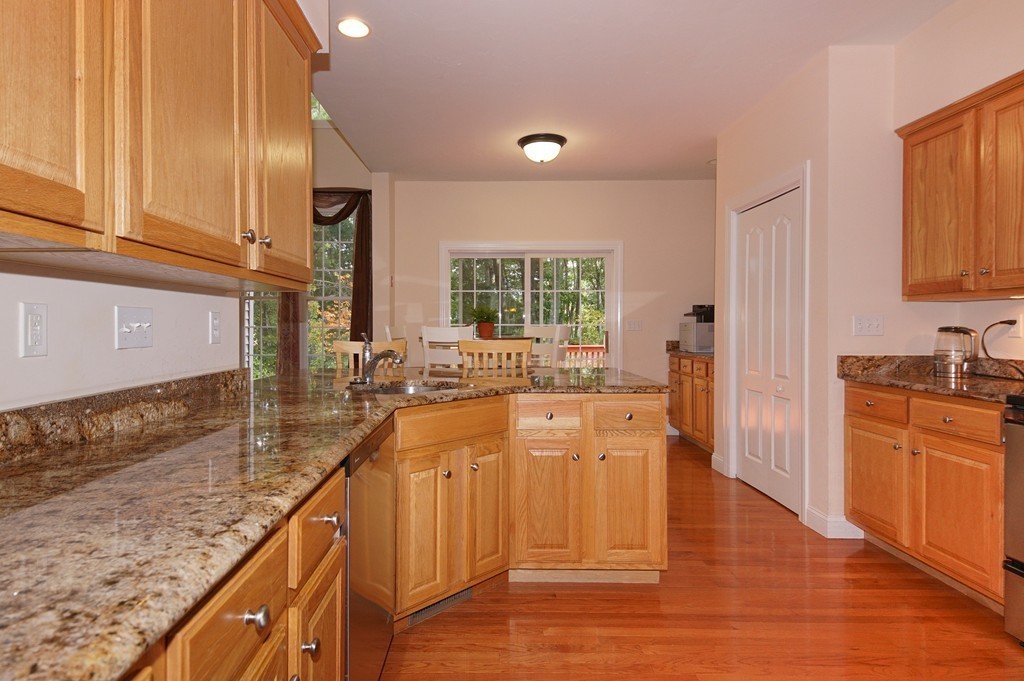 607 Old Farm Road Franklin, MA 02038 - Photo 7 of 23 Gallery Image 7