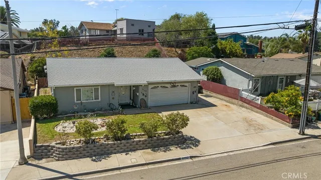 a view of a back yard of the house