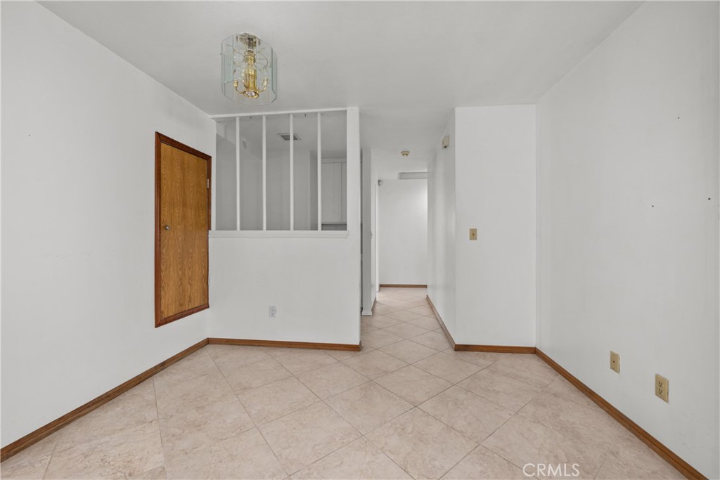 9152 Lakeview Road Lakeside, CA 92040 - Photo 7 of 32 an empty room with windows