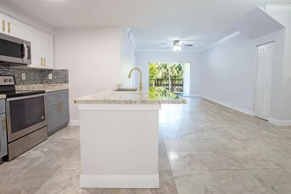 $439,000 | 5860 West Sample Road, Unit 204, Coral Springs, FL 33067