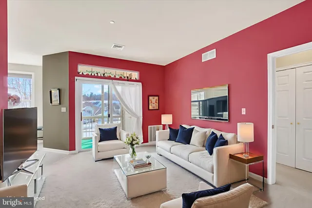 $225,000 | 1010 Crest Way, Unit 304, York, PA 17403