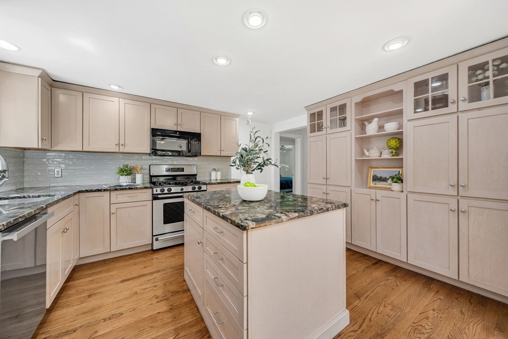 9 Stonebridge Road Wayland, MA 01778 - Photo 8 of 31