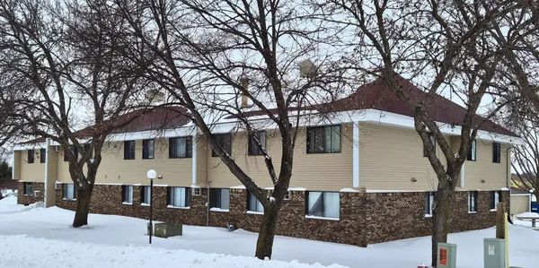 $615 | 318 Spruce Street, Unit 104, Paynesville, MN 56362