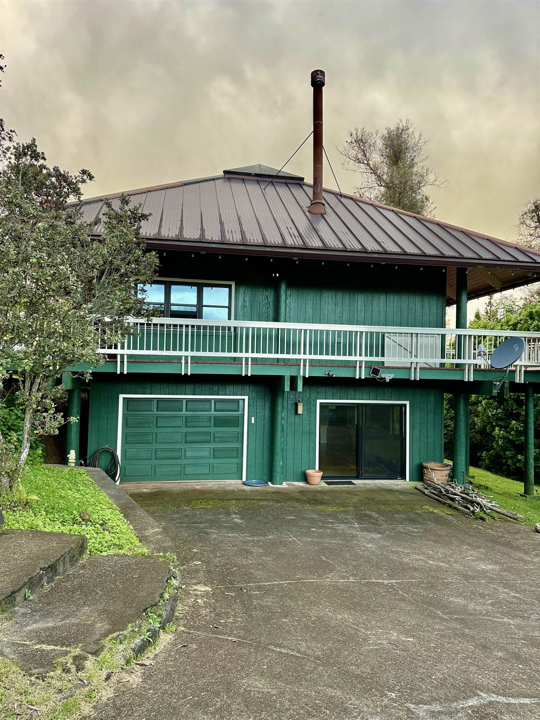 2400 Piiholo Road Makawao, HI 96768 - Photo 4 of 45 a front view of a house with a garden and plants