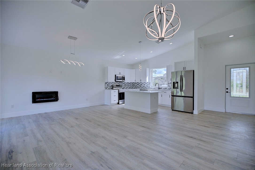 121 Grape Road Northwest Lake Placid, FL 33852 - Photo 5 of 27 Gallery Image 5