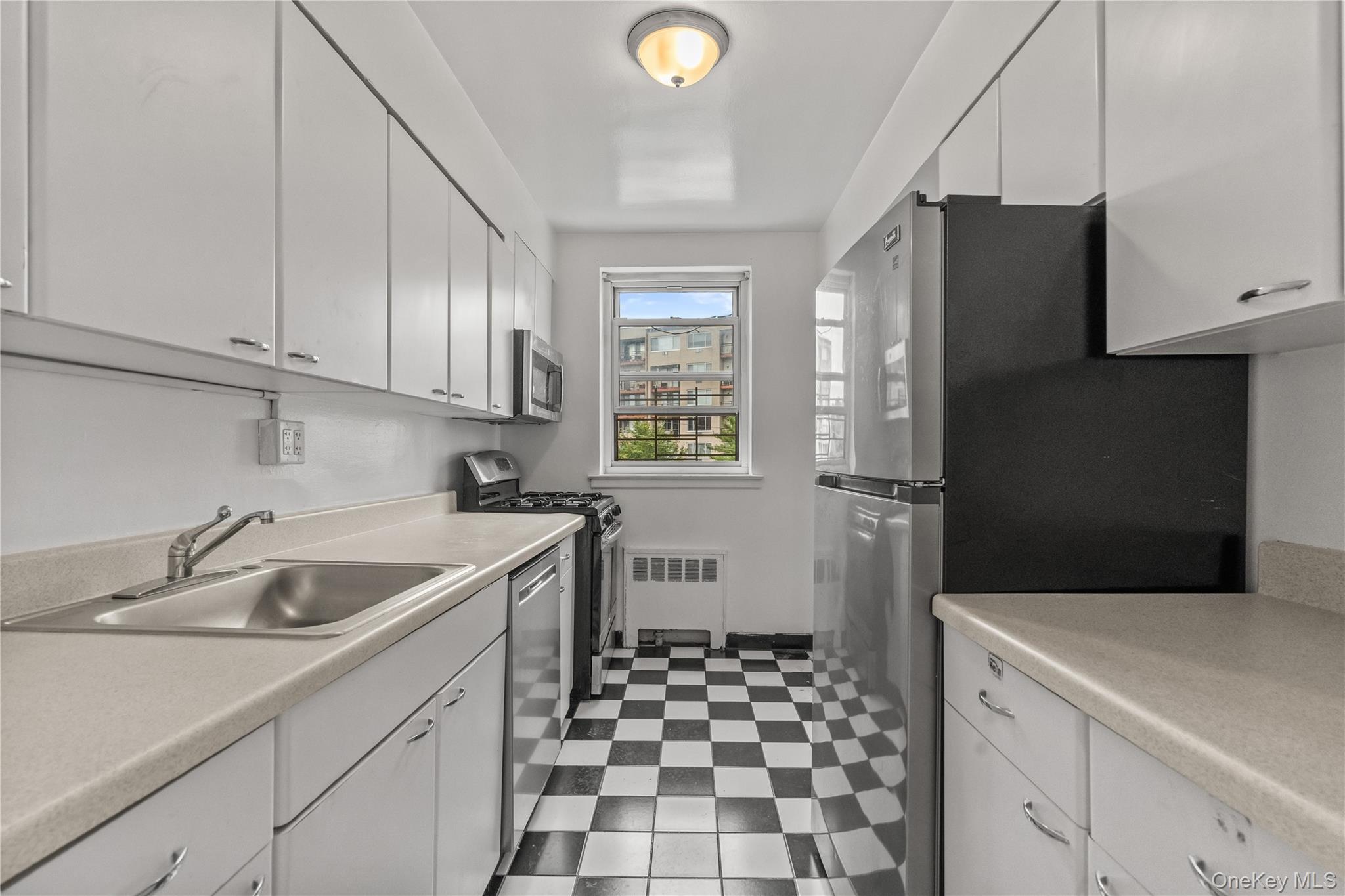 720 Pelham Road, Unit 4J New Rochelle, NY 10805 - Photo 12 of 28 Gallery Image 12