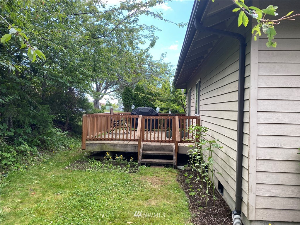 2105 Michigan Street Bellingham, WA 98229 - Photo 31 of 38 a view of a back yard of a house with a house