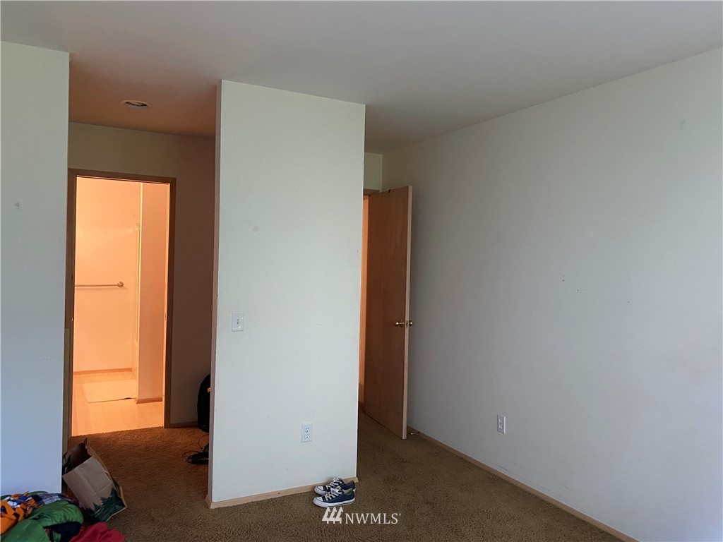2105 Michigan Street Bellingham, WA 98229 - Photo 32 of 38 a view of hallway with closet and a window