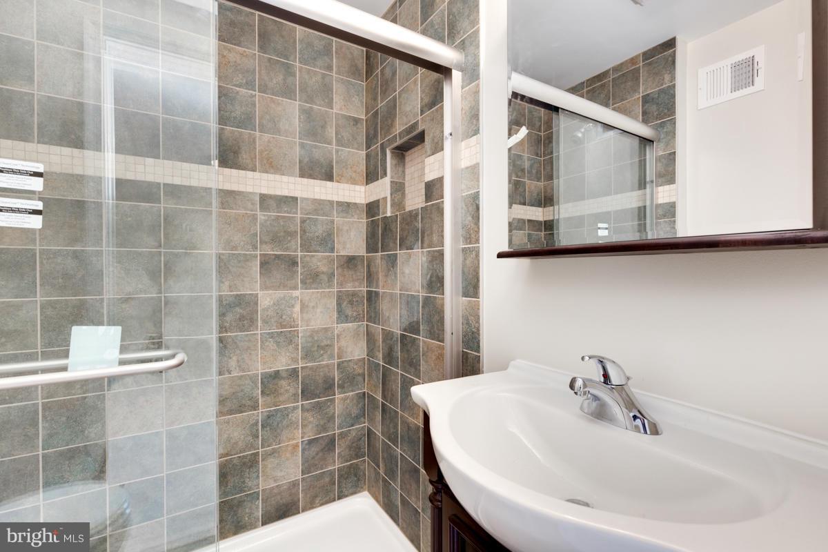 11052 Granby Court Reston, VA 20191 - Photo 11 of 28 a bathroom with a sink and a mirror