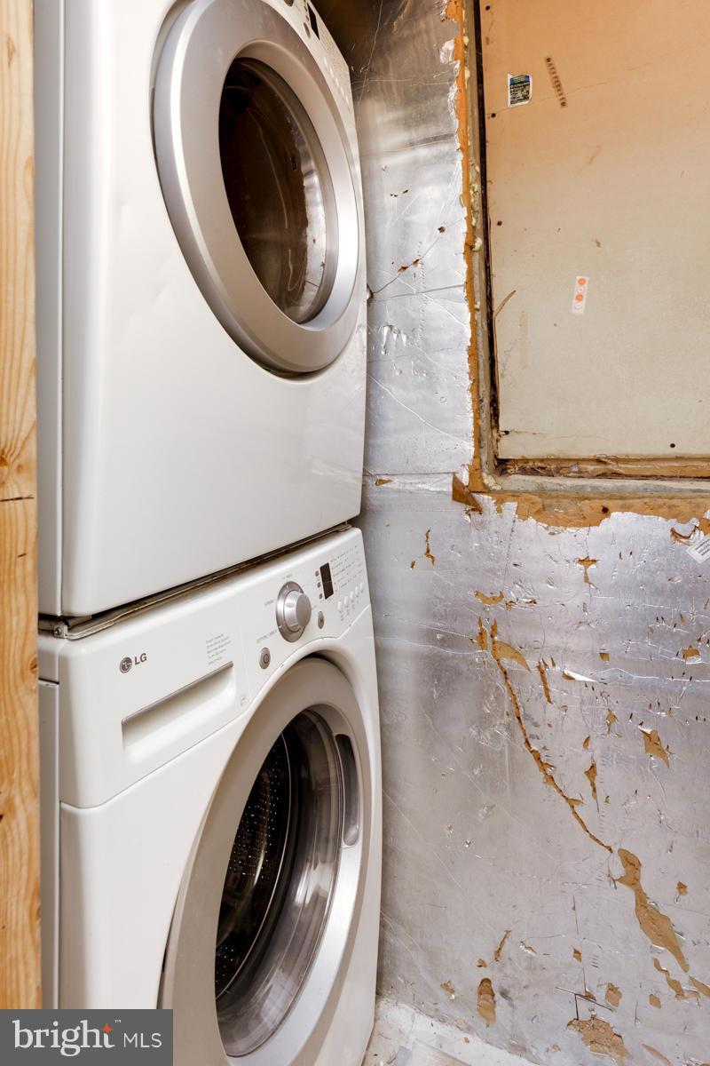 11052 Granby Court Reston, VA 20191 - Photo 22 of 28 a utility room with dryer and washer