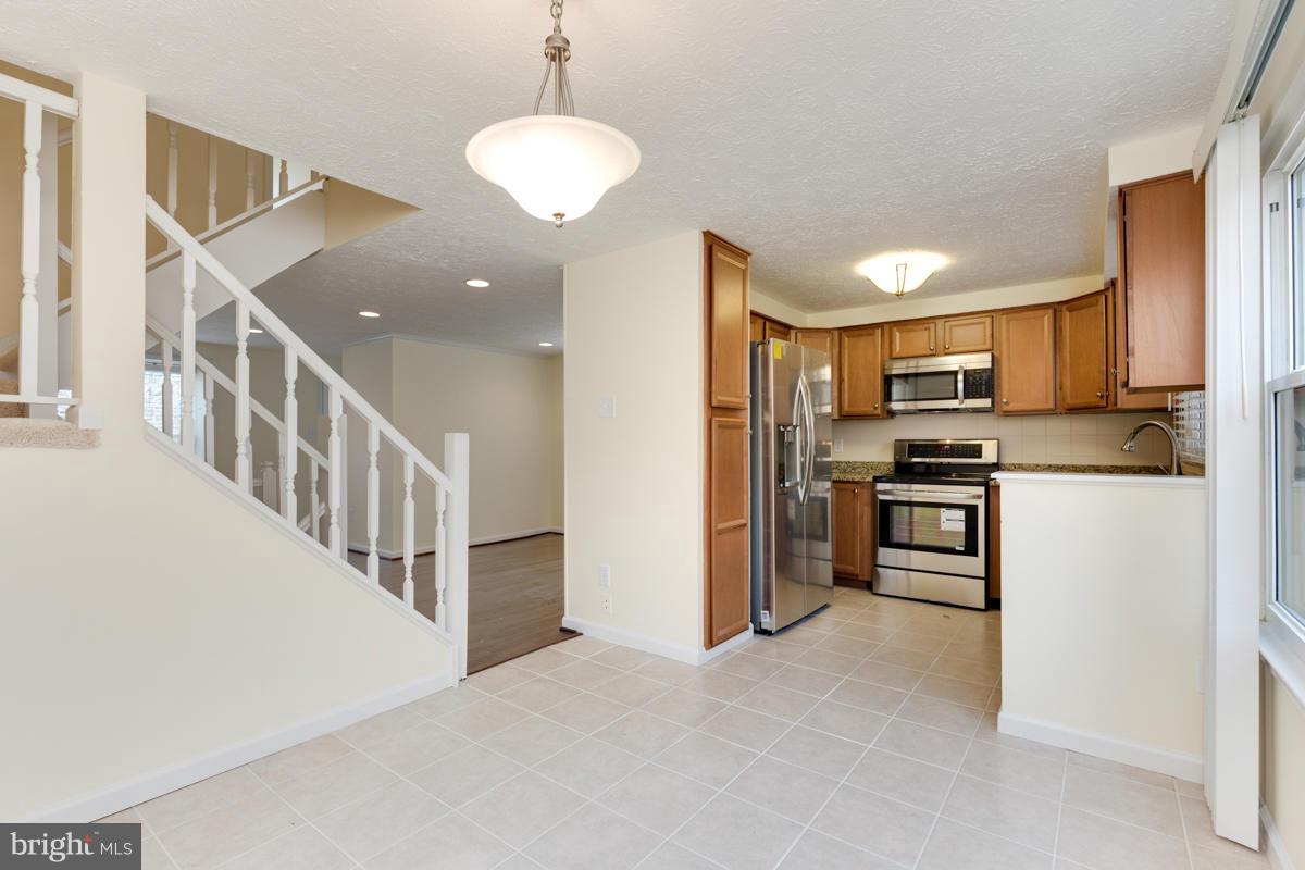 11052 Granby Court Reston, VA 20191 - Photo 4 of 28