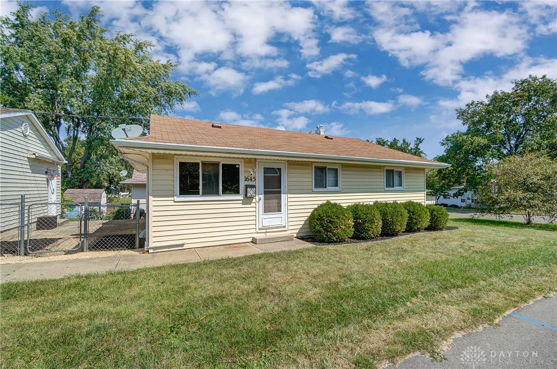 1645 Brownleigh Road Dayton, OH 45429 - Photo 4 of 40
