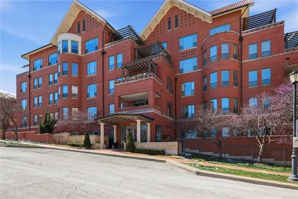 $579,000 | 4900 Central Street, Unit 305, Kansas City, MO 64112
