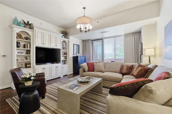$579,000 | 4900 Central Street, Unit 305, Kansas City, MO 64112