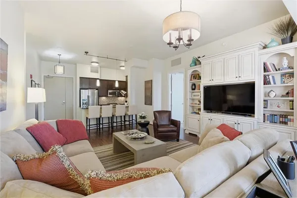 $579,000 | 4900 Central Street, Unit 305, Kansas City, MO 64112