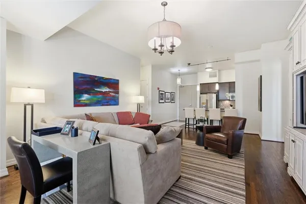 $579,000 | 4900 Central Street, Unit 305, Kansas City, MO 64112