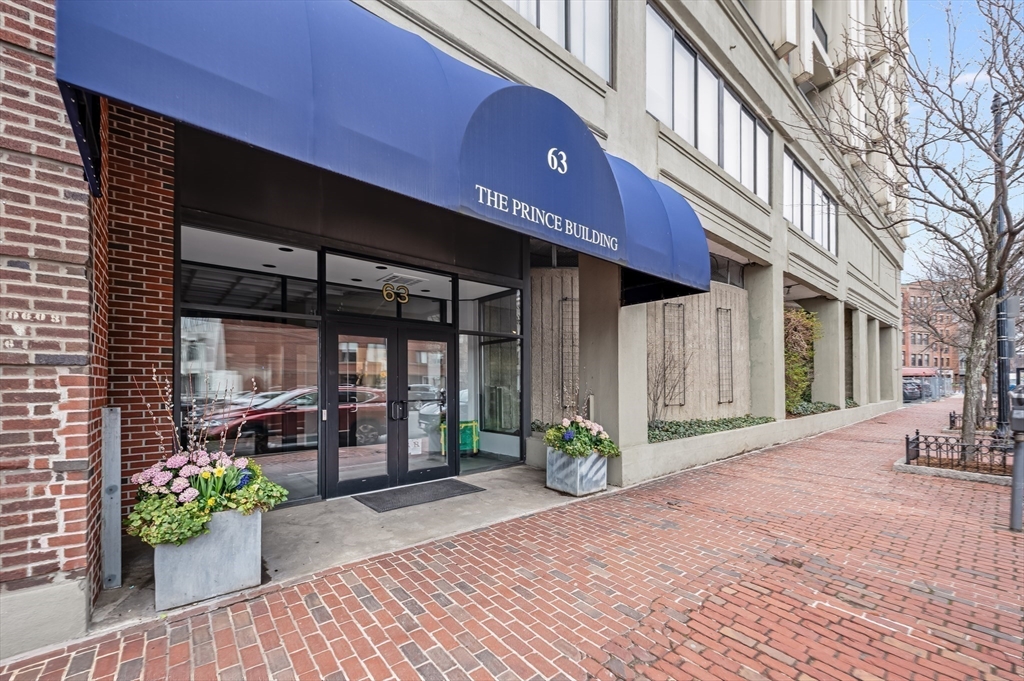 63 Atlantic Avenue, Unit 7E Boston, MA 02110 - Photo 24 of 37 a front view of a building with outdoor seating