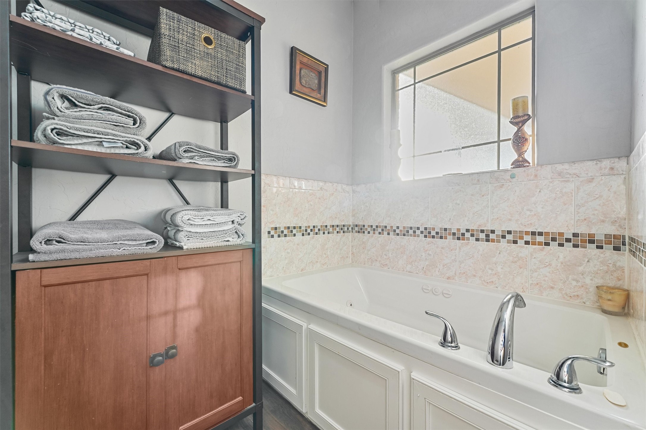 19545 Crosby Eastgate Road Crosby, TX 77532 - Photo 17 of 26 a bathroom with a bathtub and a sink