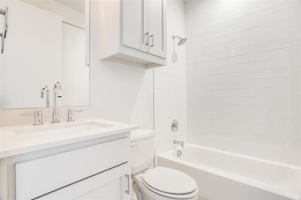 2180 Bennett Avenue, Unit 303 Dallas, TX 75206 - Photo 16 of 24 a bathroom with a sink a toilet and bathtub