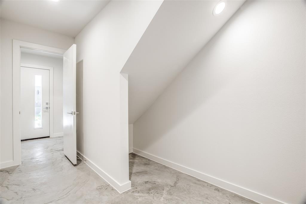 2180 Bennett Avenue, Unit 303 Dallas, TX 75206 - Photo 4 of 24 a view of a small space