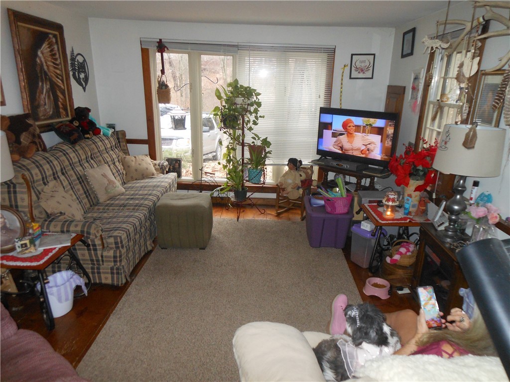 25 Johnson Road Foster, RI 02825 - Photo 2 of 16 LIVING ROOM