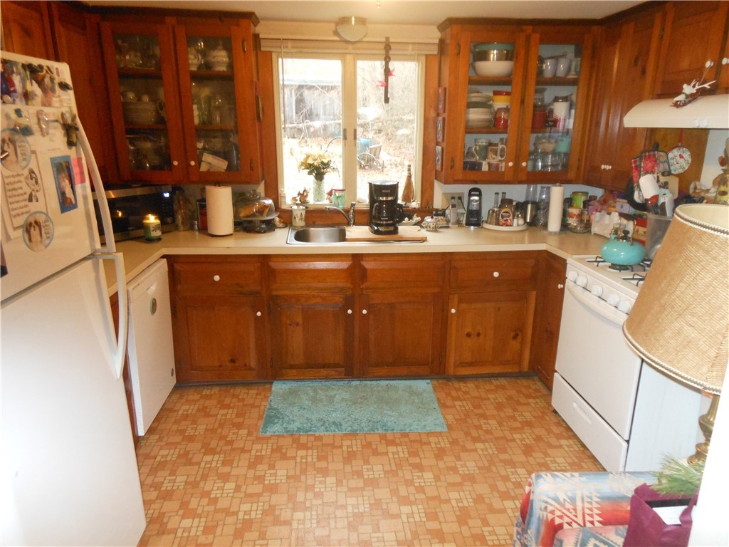 25 Johnson Road Foster, RI 02825 - Photo 5 of 16 KITCHEN W/DINING AREA