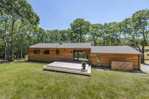 $2,300,000 | 7 Sylvan Lane, Sag Harbor, NY 11963