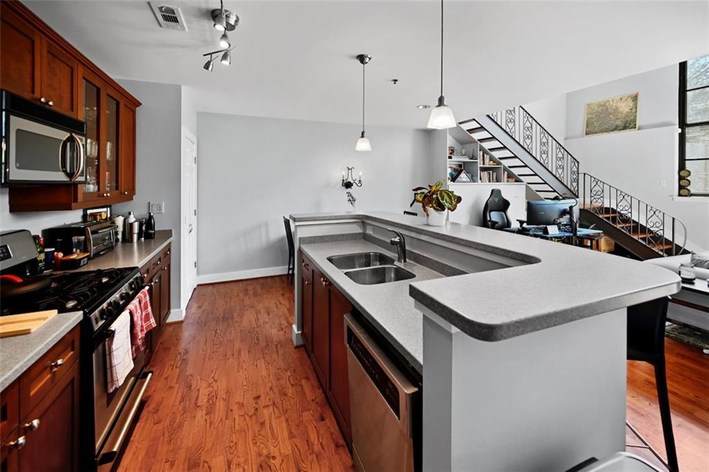 790 North Avenue Northeast, Unit 111 Atlanta, GA 30306 - Photo 8 of 41 a kitchen that has a sink and a stove