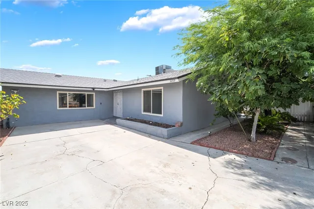 $2,500 | 3209 Kings Way, Las Vegas, NV 89102