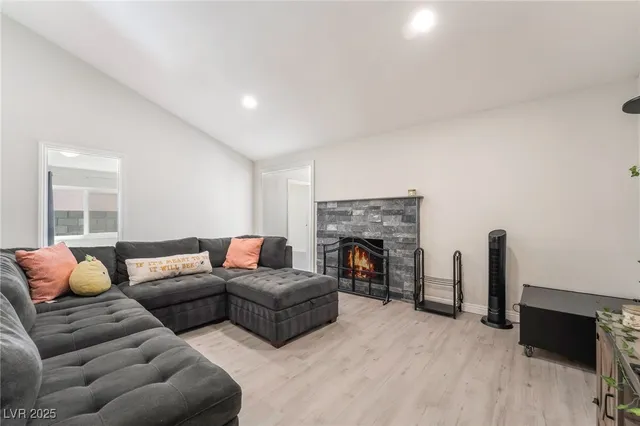 $2,500 | 3209 Kings Way, Las Vegas, NV 89102