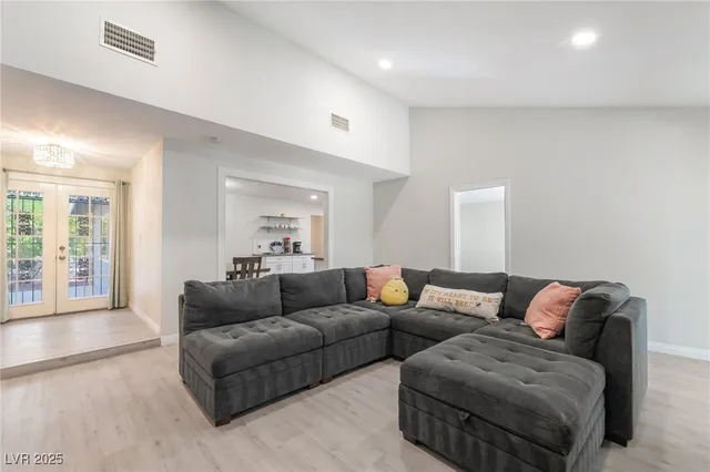 $2,500 | 3209 Kings Way, Las Vegas, NV 89102