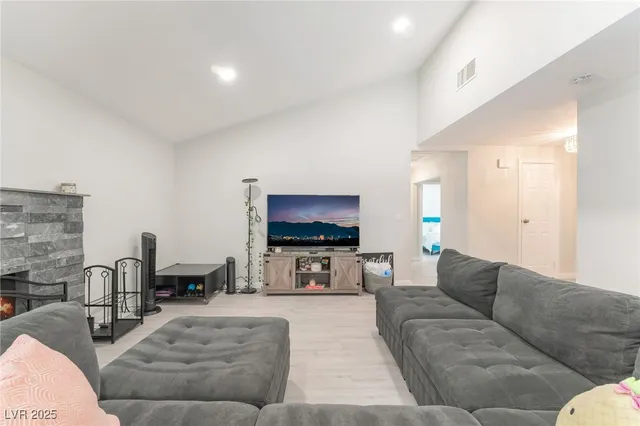 $2,500 | 3209 Kings Way, Las Vegas, NV 89102